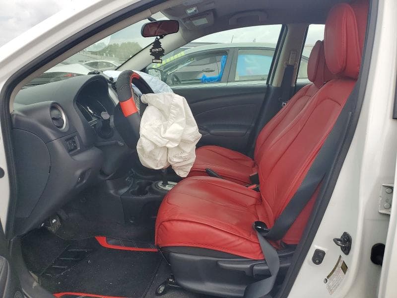 2019 NISSAN VERSA SV 7