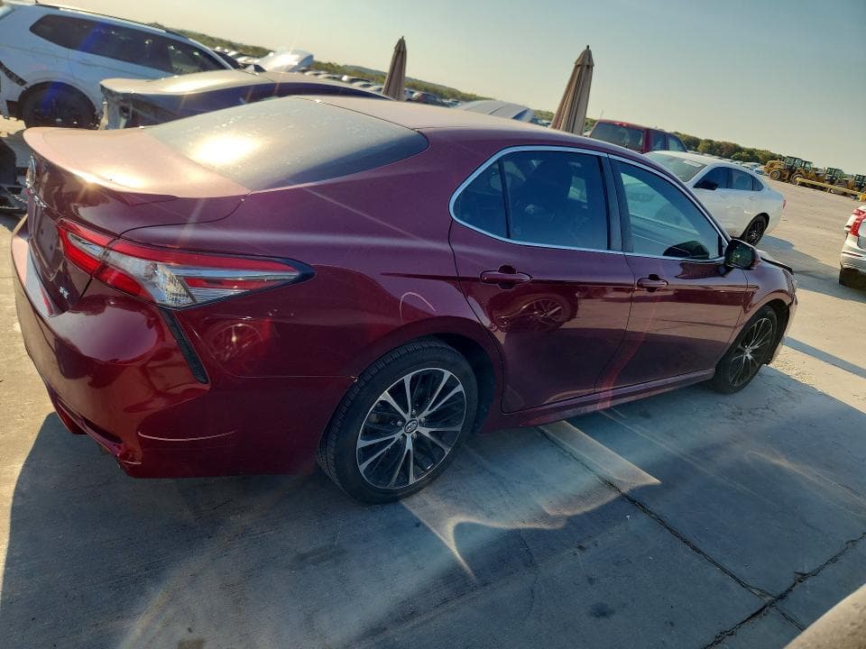 2018 TOYOTA CAMRY SE 3