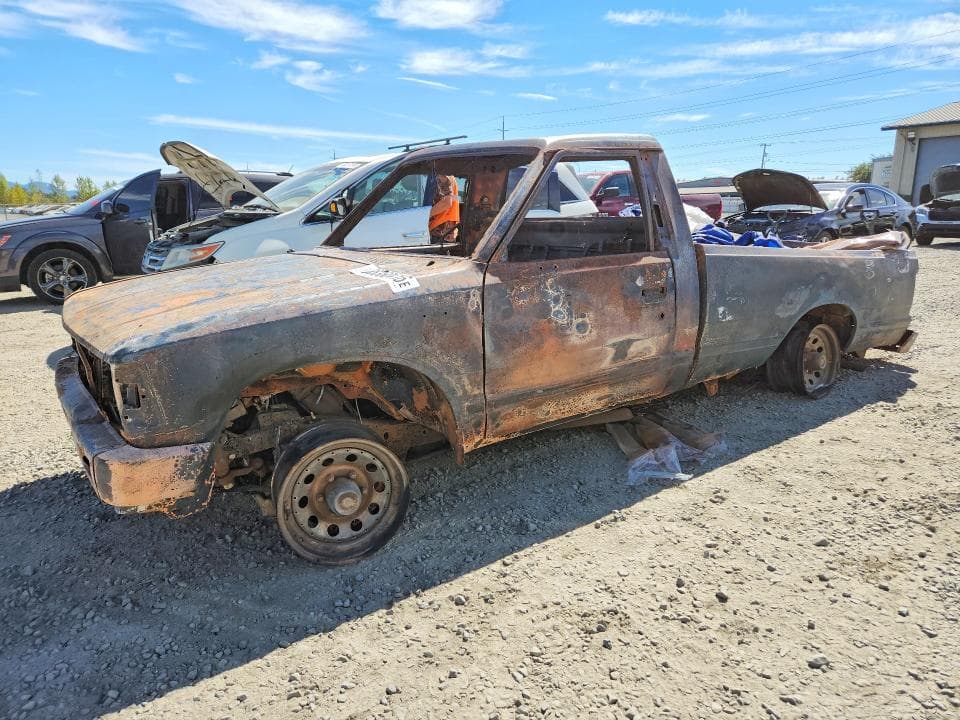 1986 NISSAN TRUCK DLX