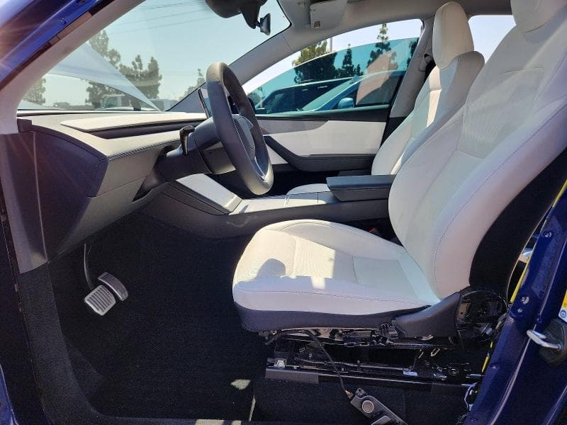 2026 TESLA MODEL Y 7