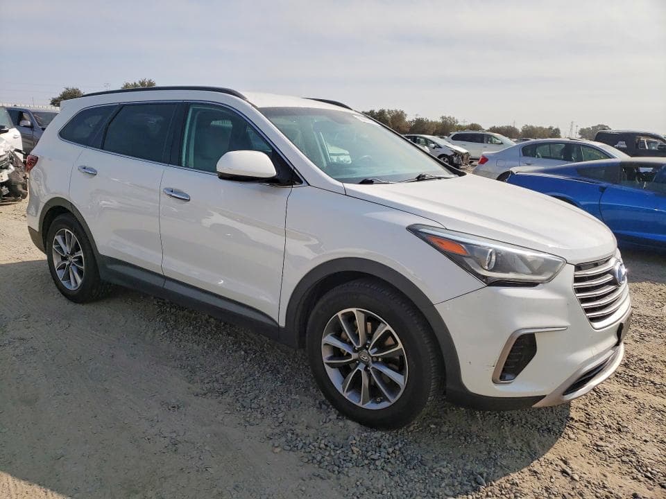 2018 HYUNDAI SANTA FE SE 4