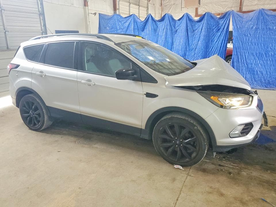 2017 FORD ESCAPE SE 4