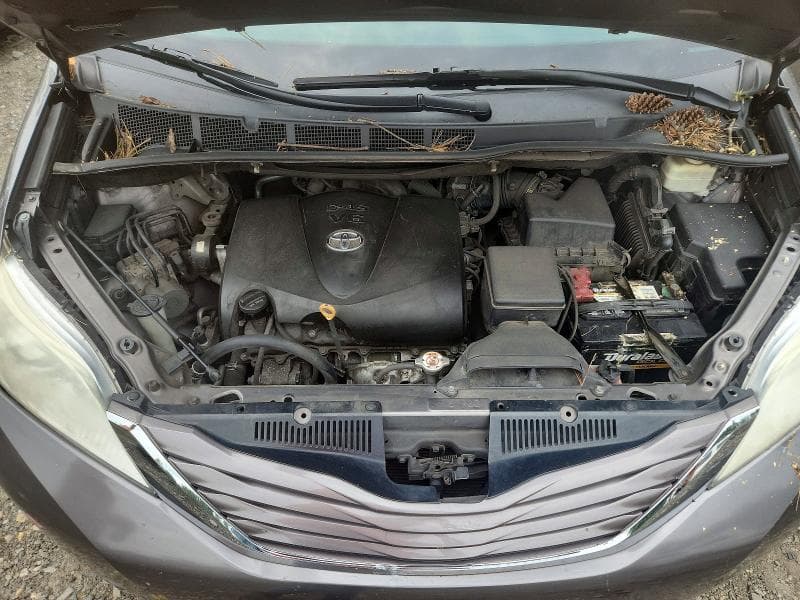 2017 TOYOTA SIENNA LE 12