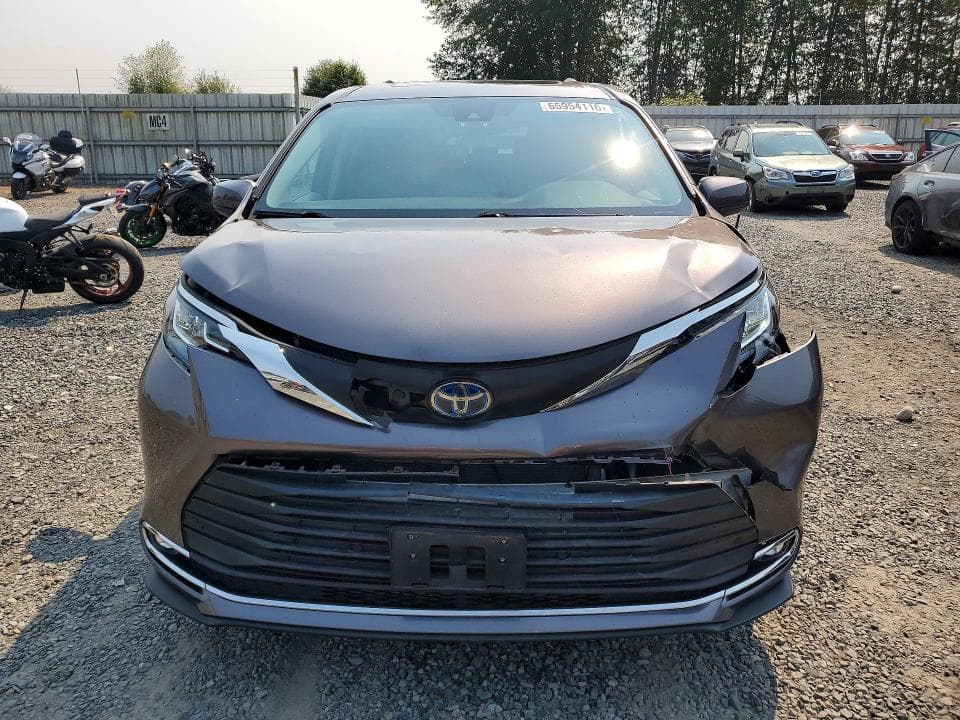 2021 TOYOTA SIENNA XLE 5