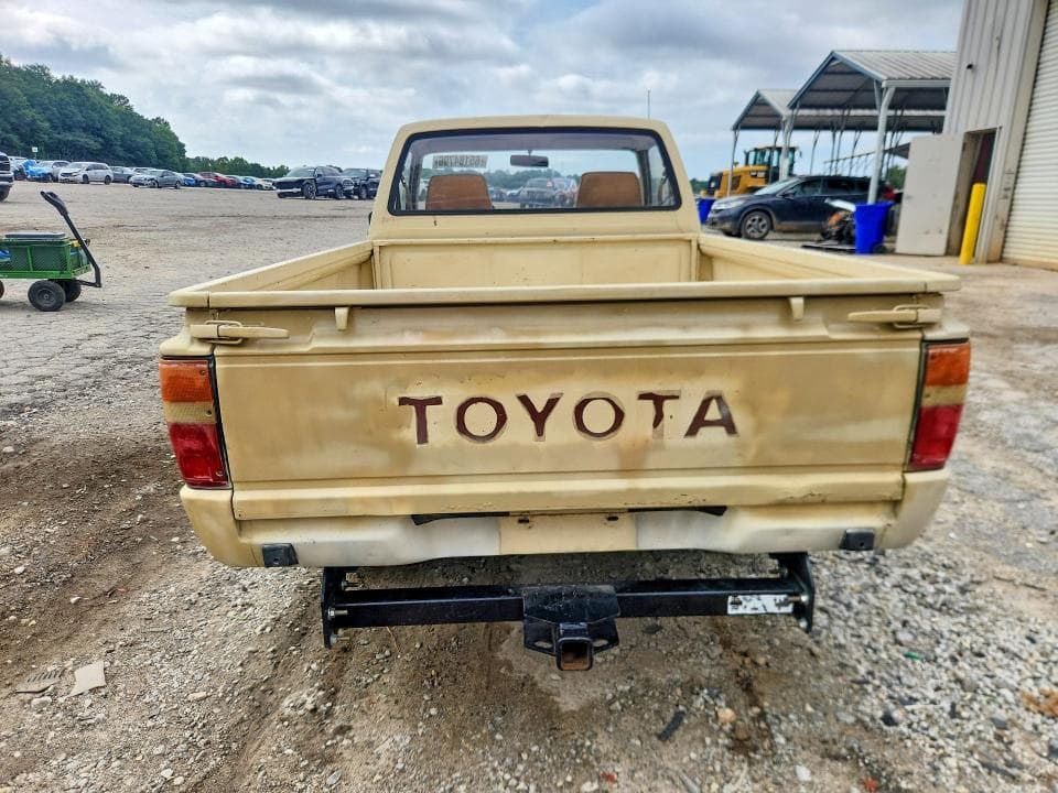 1984 TOYOTA PICKUP 1/2 TON RN50 6