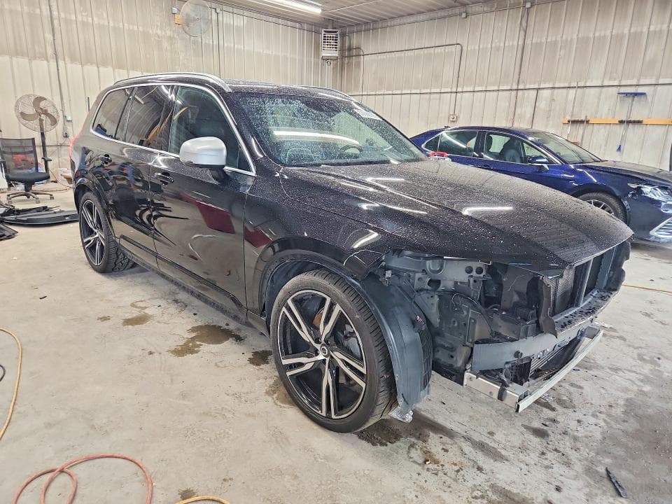 2017 VOLVO XC90 T6 4