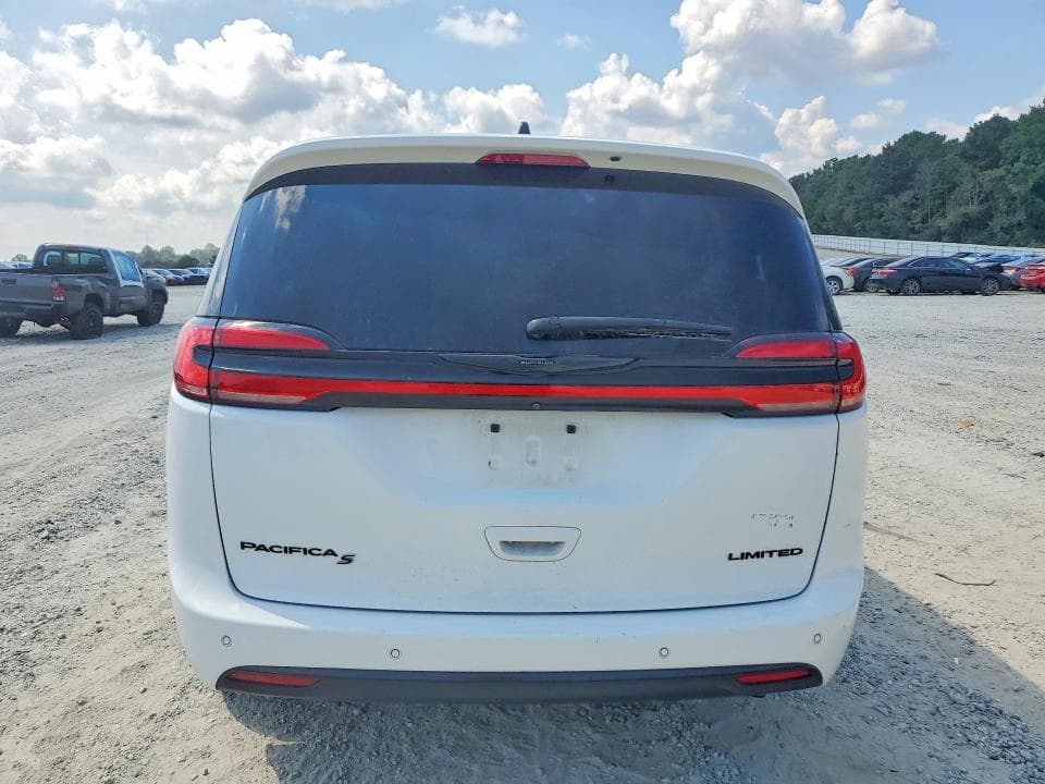2023 CHRYSLER PACIFICA LIMITED 6