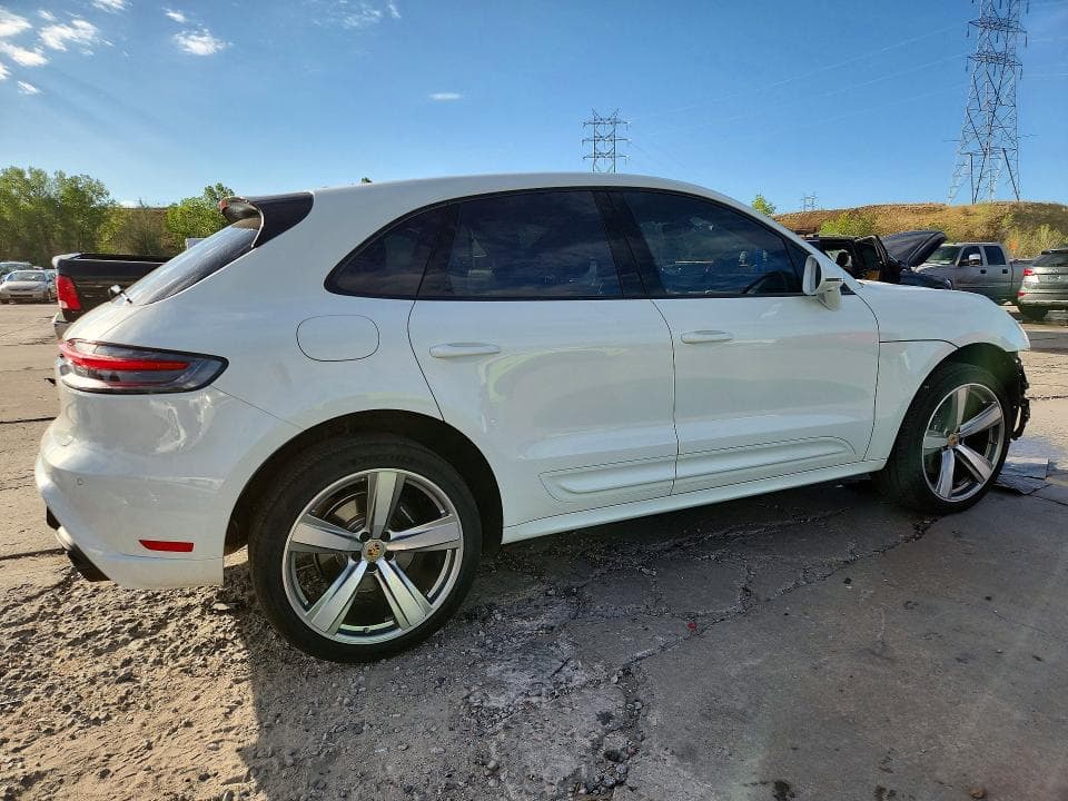 2024 PORSCHE MACAN BASE 3