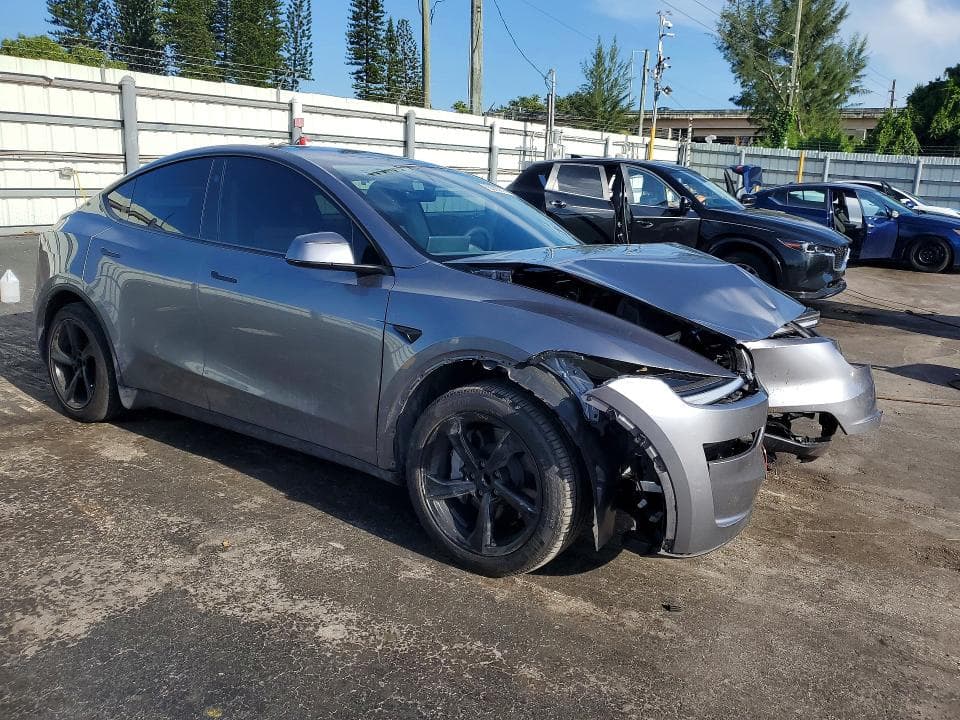 2026 TESLA MODEL Y 4