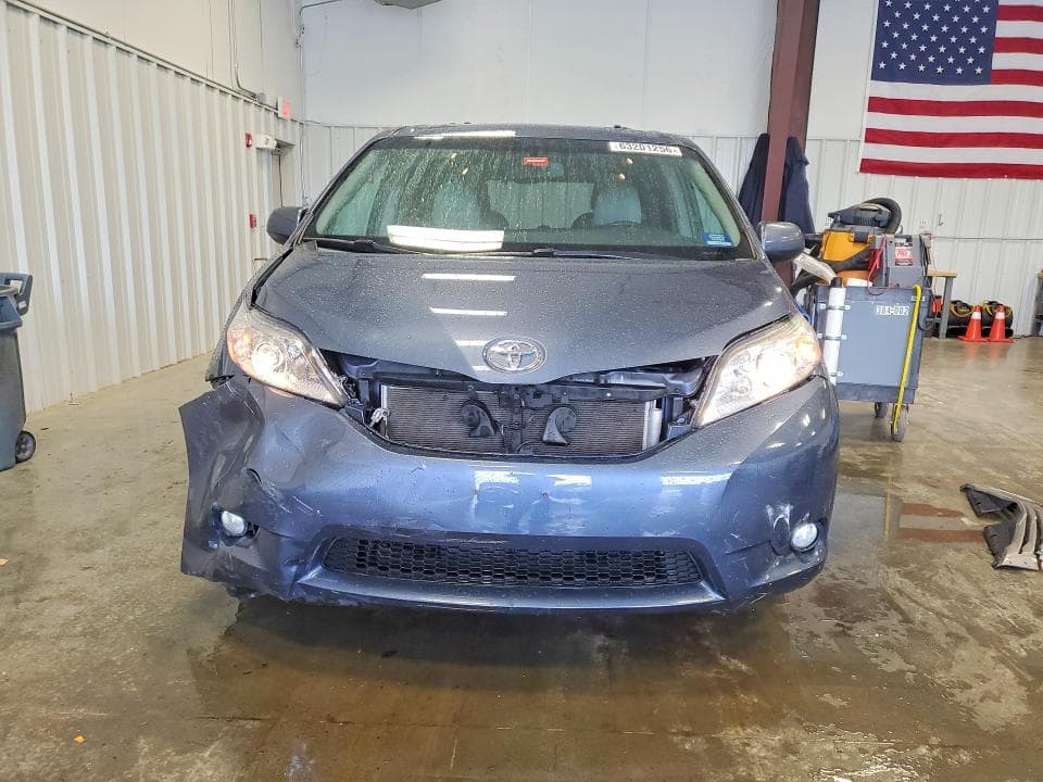 2017 TOYOTA SIENNA XLE 7-PASSENGER 5