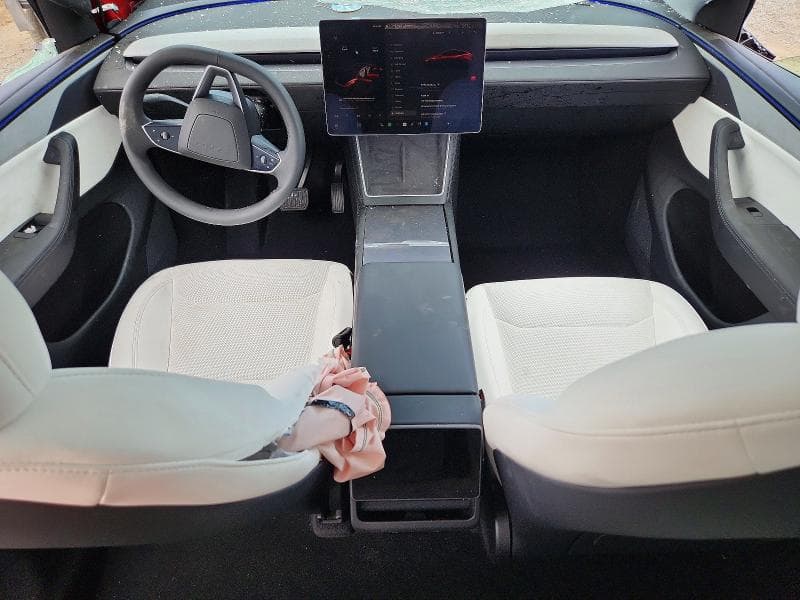 2026 TESLA MODEL  Y 8