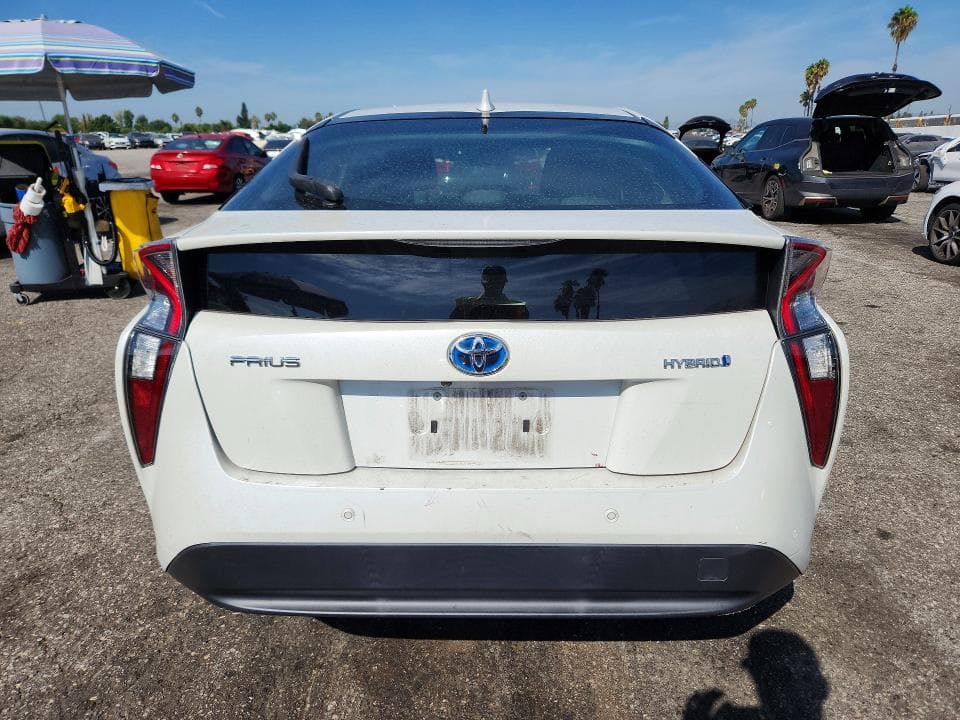2018 TOYOTA PRIUS THREE 6