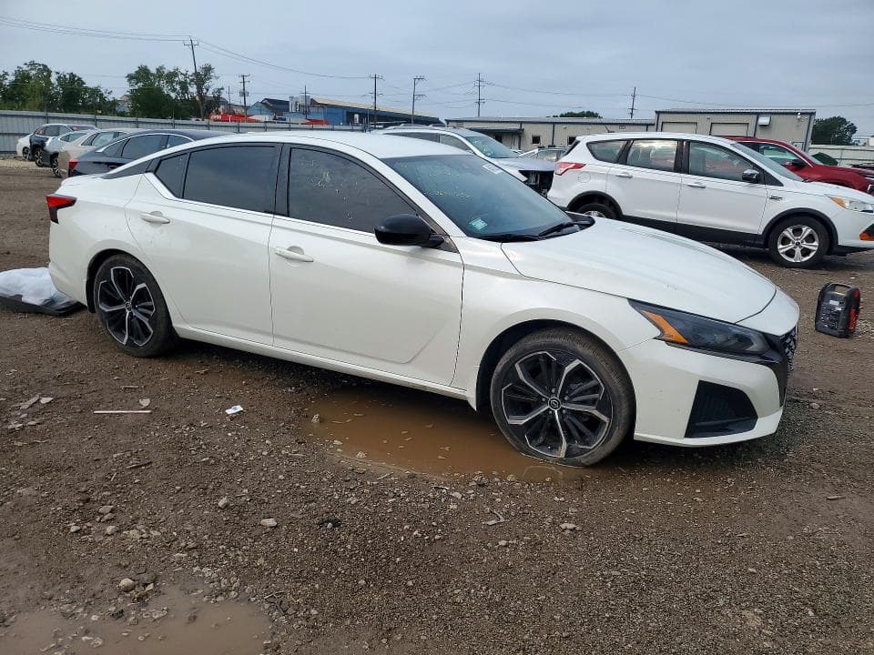 2023 NISSAN ALTIMA SR 4
