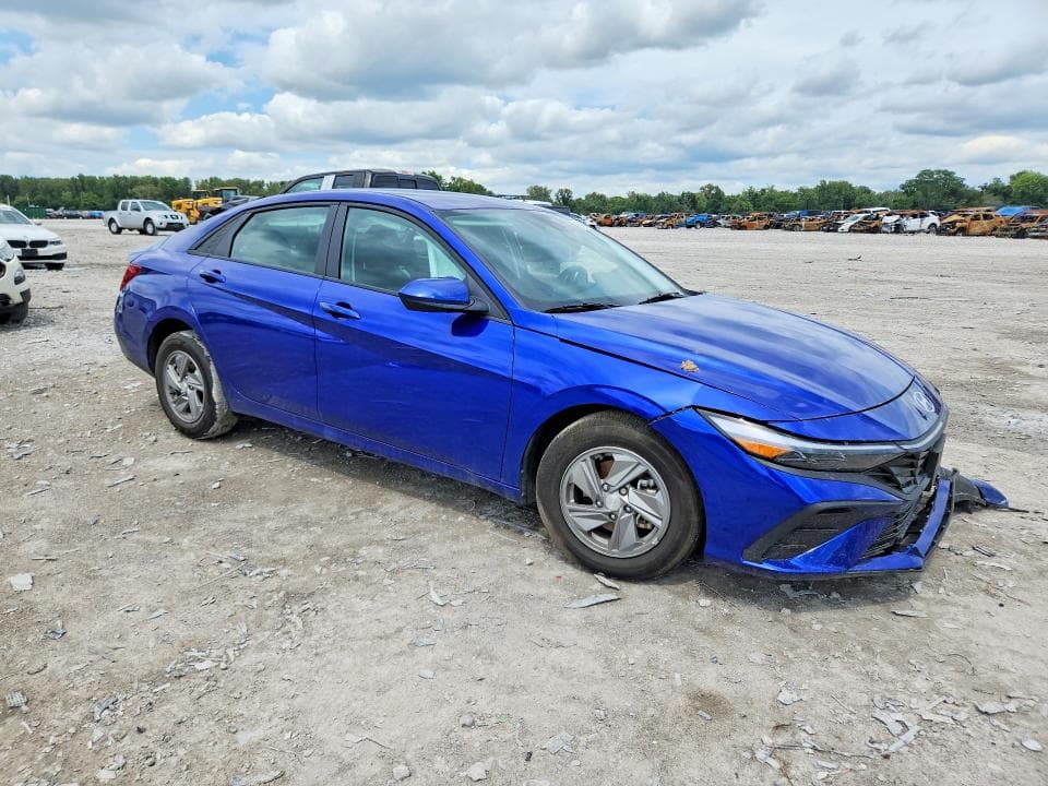 2025 HYUNDAI ELANTRA SE 4