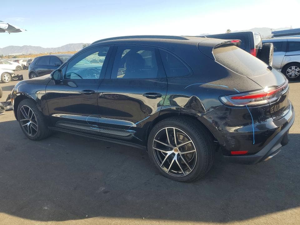 2023 PORSCHE MACAN BASE 2
