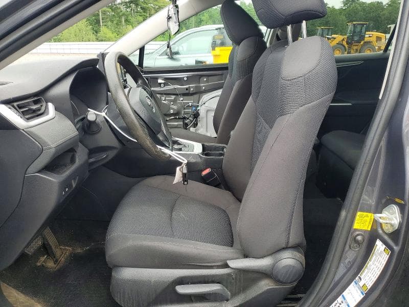 2020 TOYOTA RAV4 LE 7