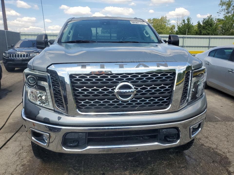 2017 NISSAN TITAN PRO-4X 5