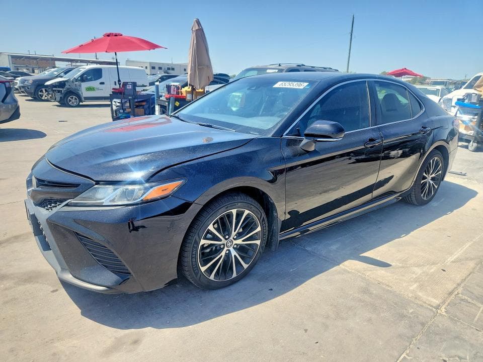 2018 TOYOTA CAMRY SE - 1