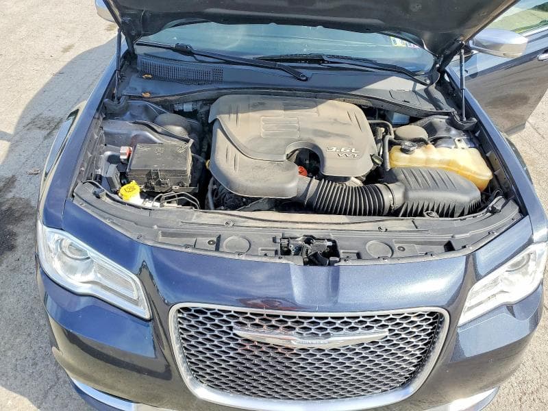 2017 CHRYSLER 300C PLATINUM 11