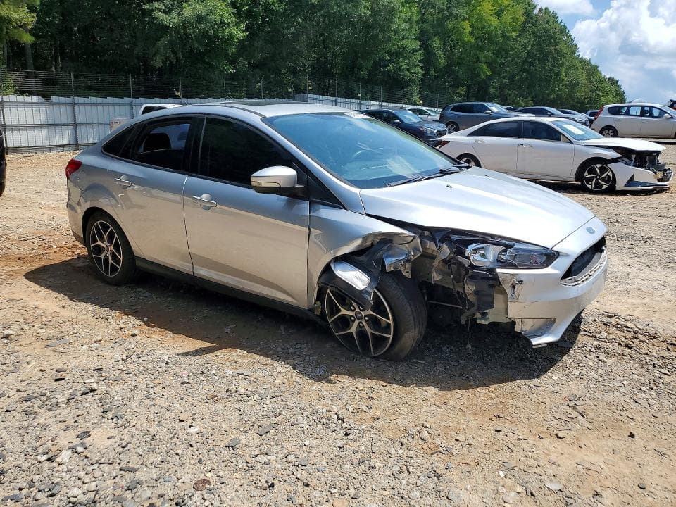 2017 FORD FOCUS SEL 4