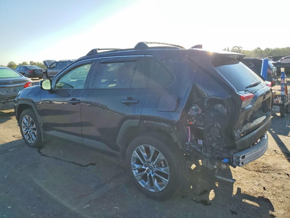 2022 TOYOTA RAV4 XLE PREMIUM 2