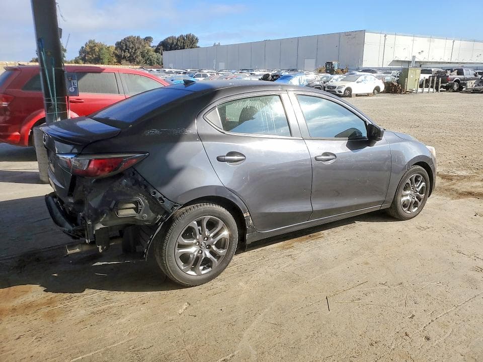 2019 TOYOTA YARIS LE 3