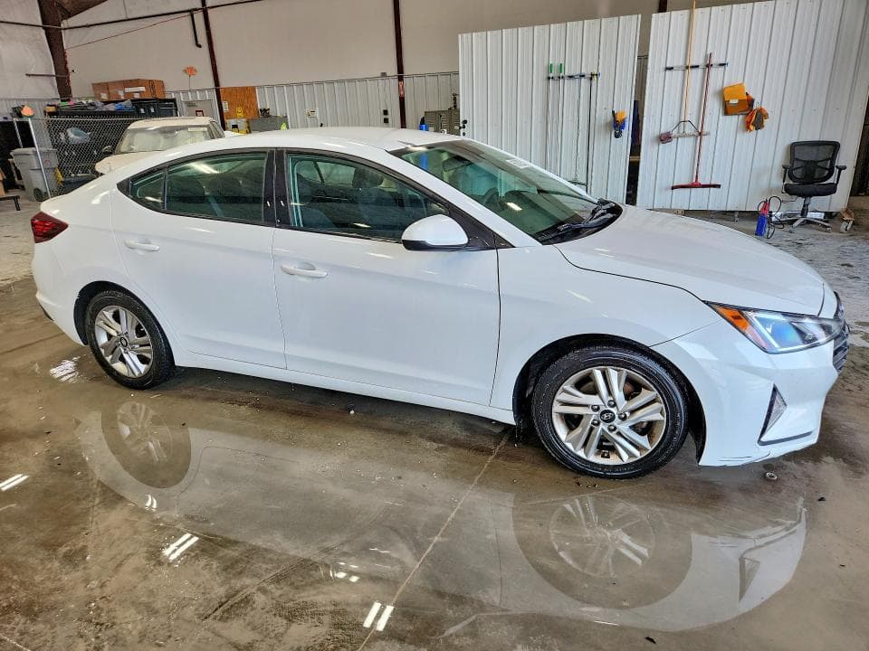2020 HYUNDAI ELANTRA SEL 4