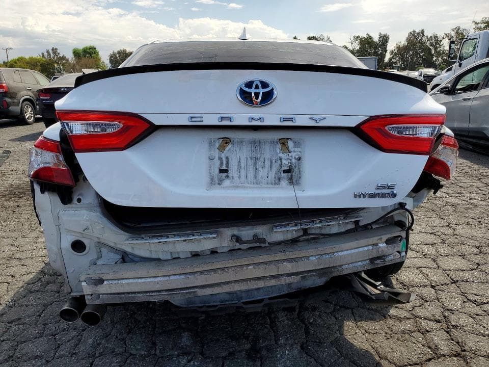 2020 TOYOTA CAMRY SE 6
