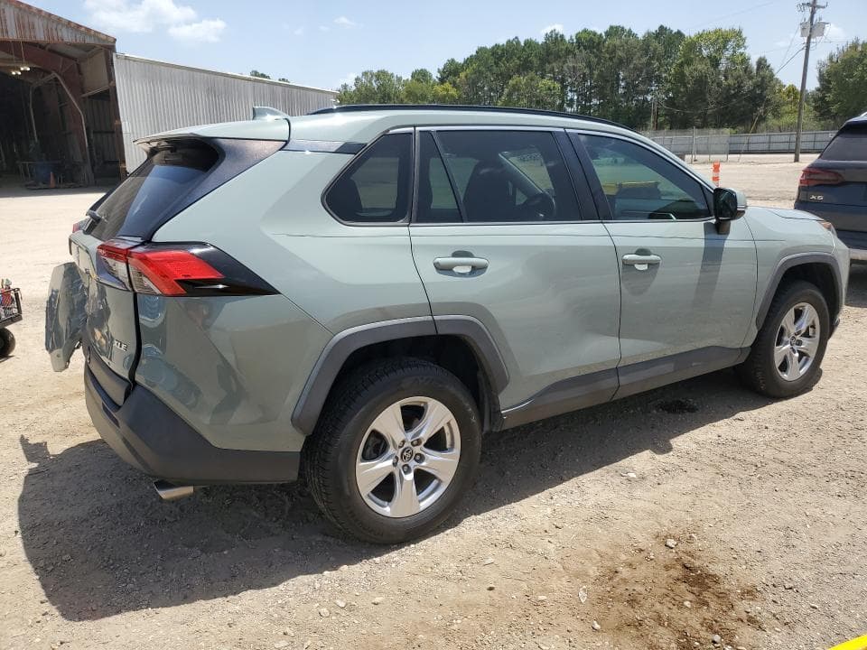 2021 TOYOTA RAV4 XLE 3