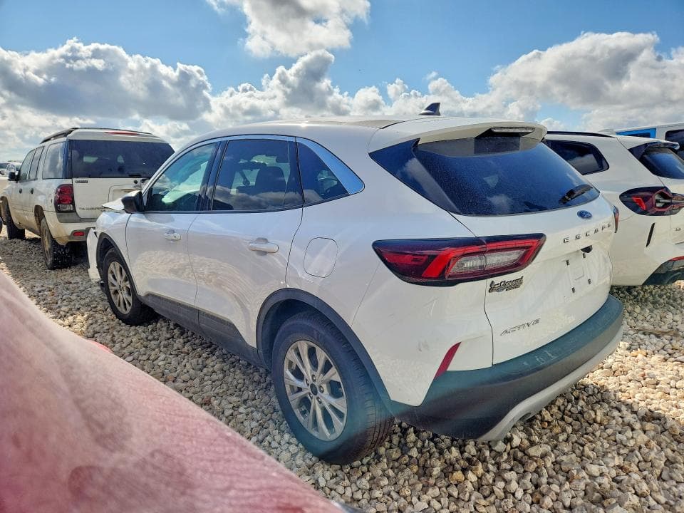 2024 FORD ESCAPE 2