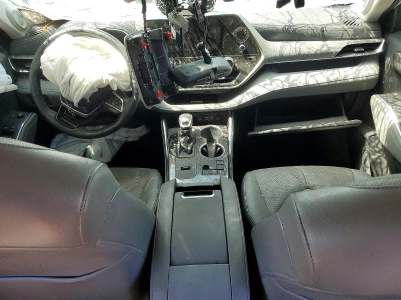 2024 TOYOTA HIGHLANDER PLATINUM 8