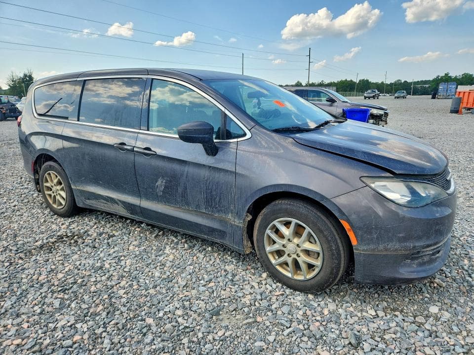 2020 CHRYSLER VOYAGER LX 4