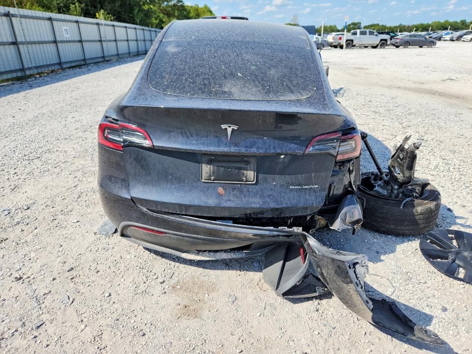 2025 TESLA MODEL Y 6
