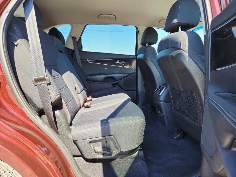 2018 KIA SORENTO LX V6 11