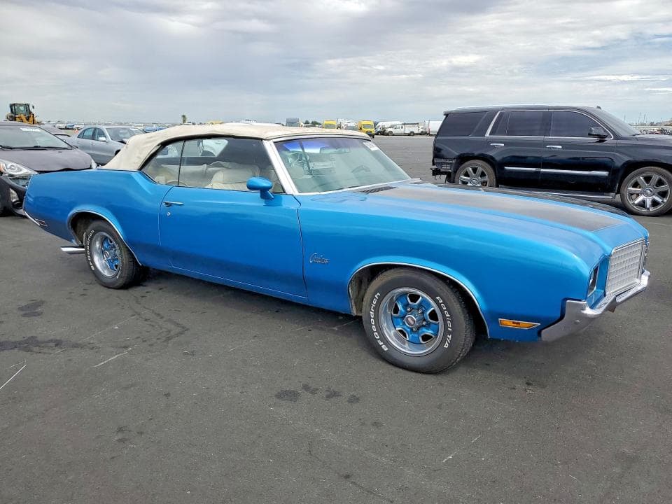 1972 OLDSMOBILE CUT SUPREM 4