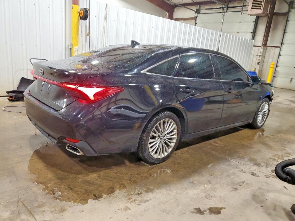2019 TOYOTA AVALON LIMITED 3