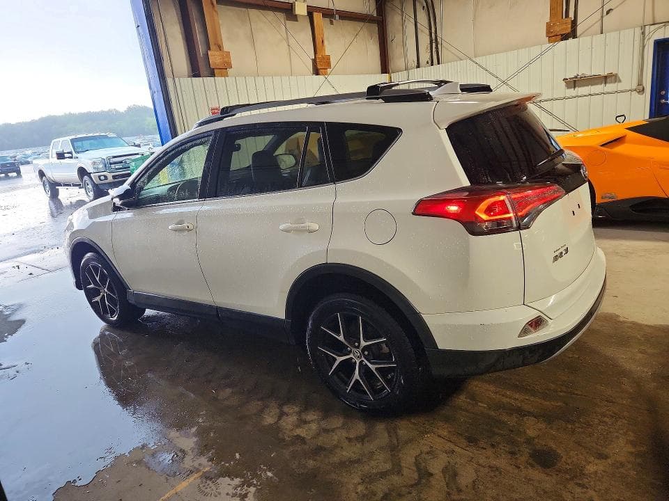 2018 TOYOTA RAV4 SE 2