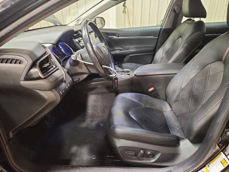 2019 TOYOTA CAMRY HYBRID XLE 7