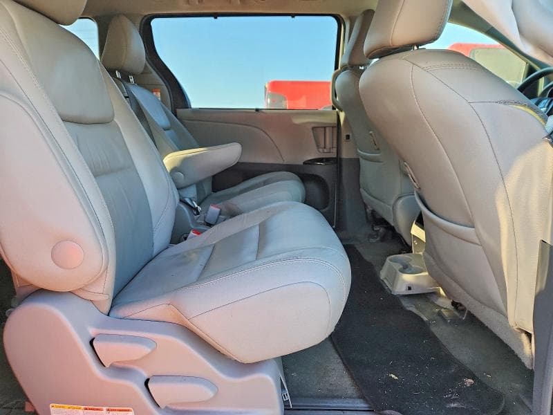 2017 TOYOTA SIENNA XLE 8-PASSENGER 11