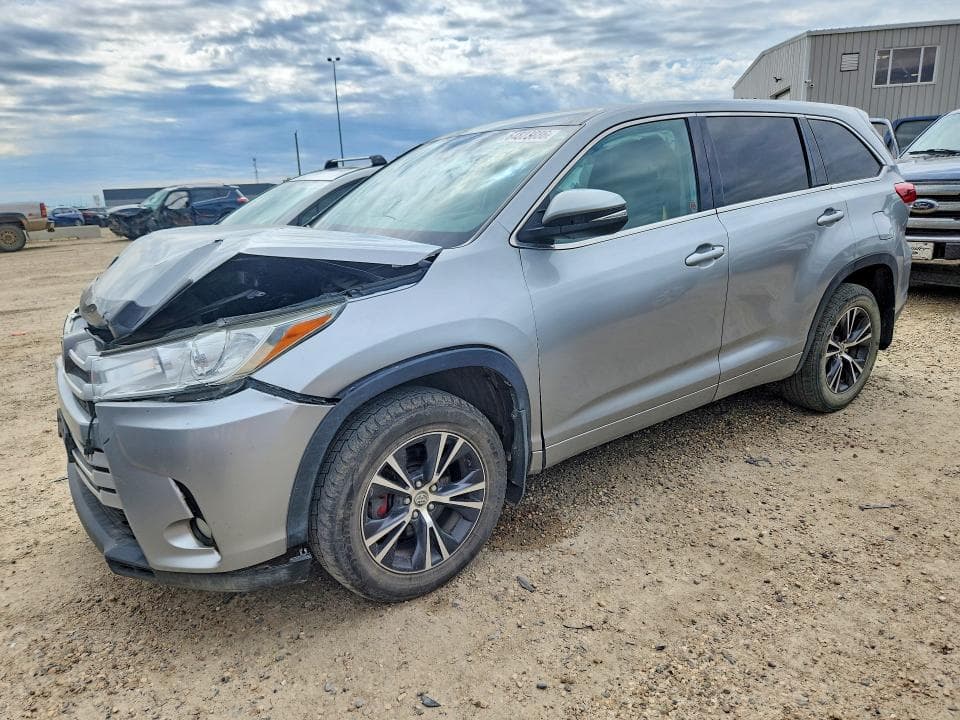 2018 TOYOTA HIGHLANDER LE