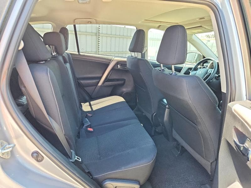 2017 TOYOTA RAV4 XLE 11