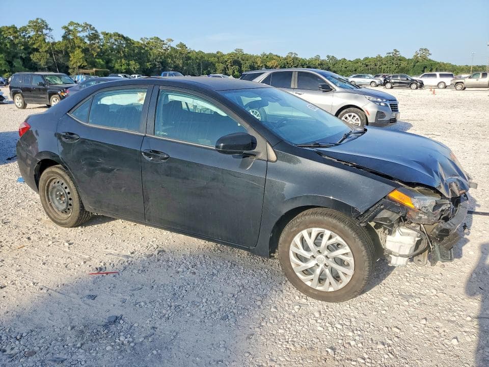 2017 TOYOTA COROLLA LE 4