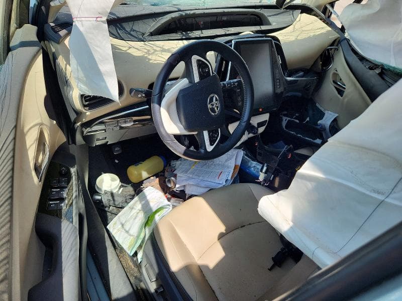 2018 TOYOTA PRIUS FOUR 8