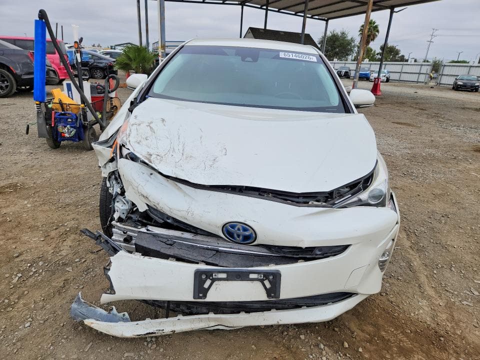 2017 TOYOTA PRIUS THREE TOURING 5
