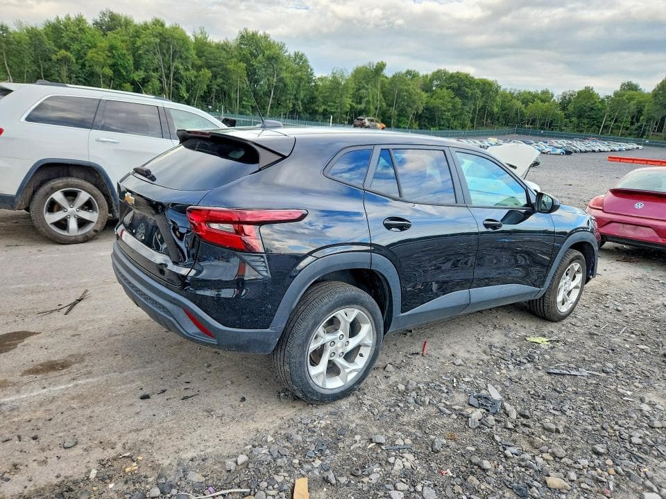 2025 CHEVROLET TRAX LS 3