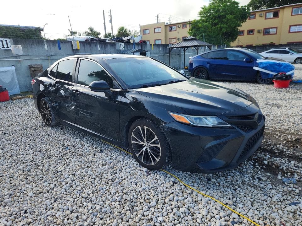 2018 TOYOTA CAMRY SE 4
