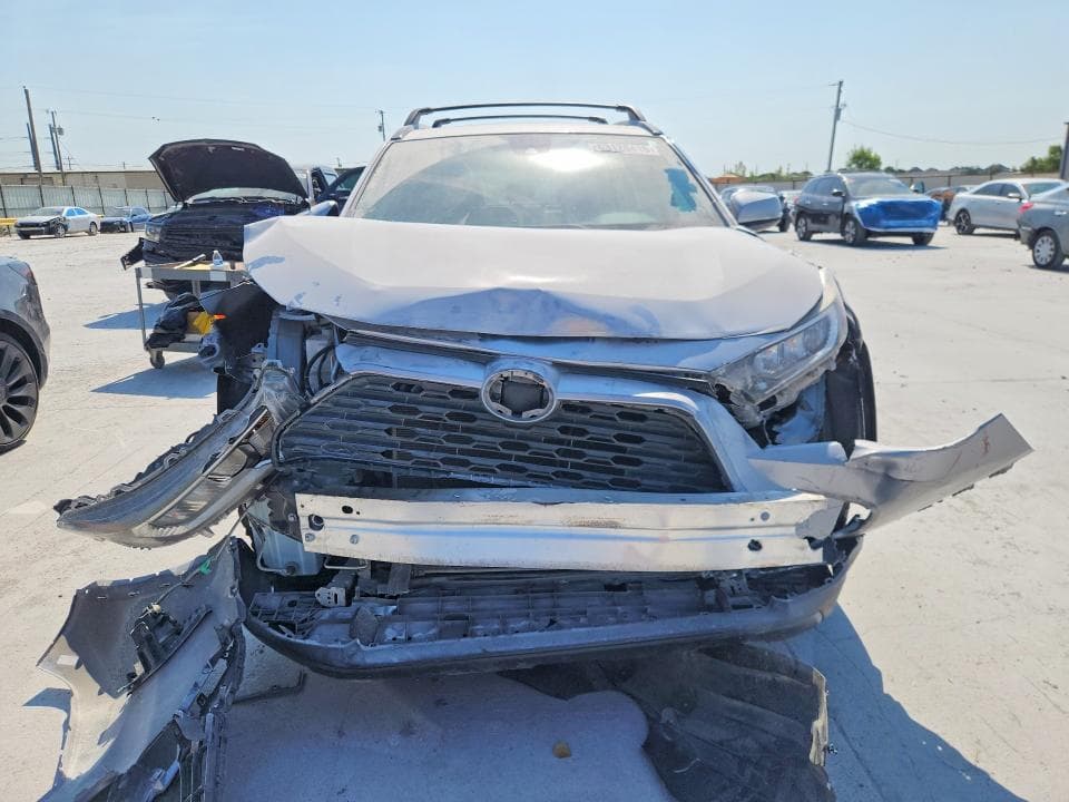 2019 TOYOTA RAV4 XLE 5
