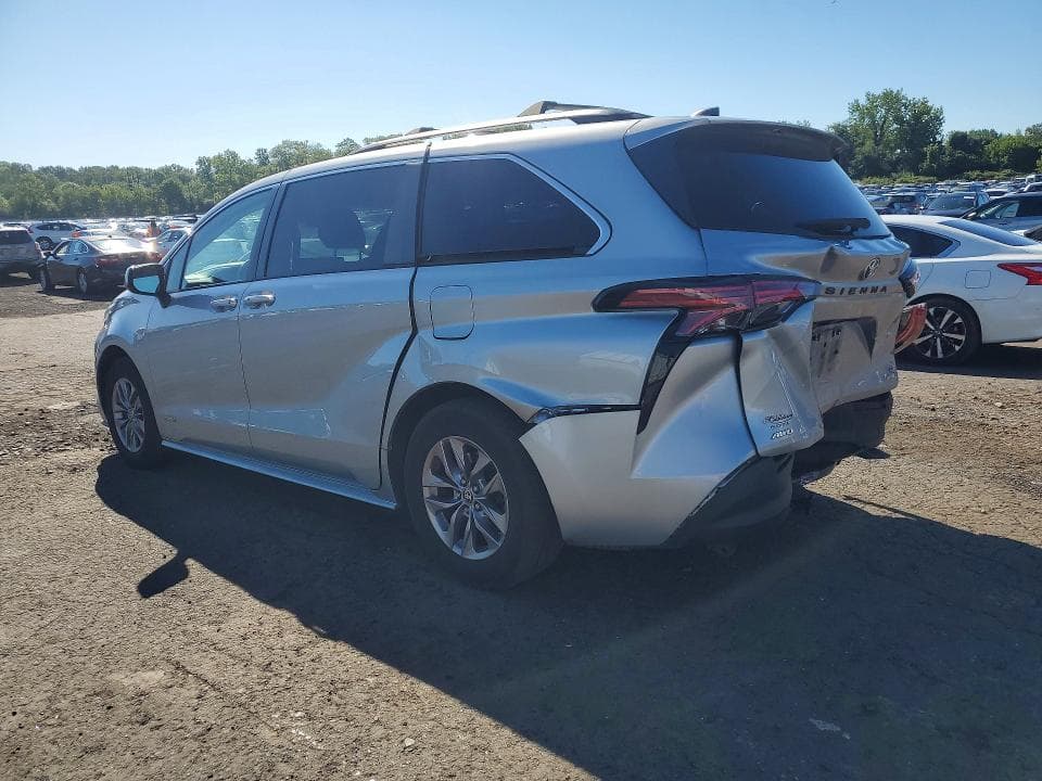 2021 TOYOTA SIENNA LE 2