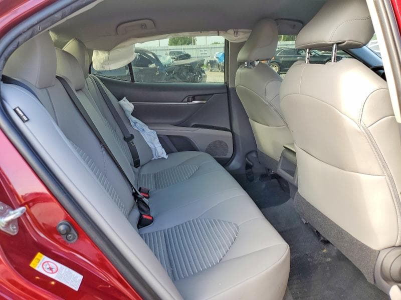 2018 TOYOTA CAMRY SE 10