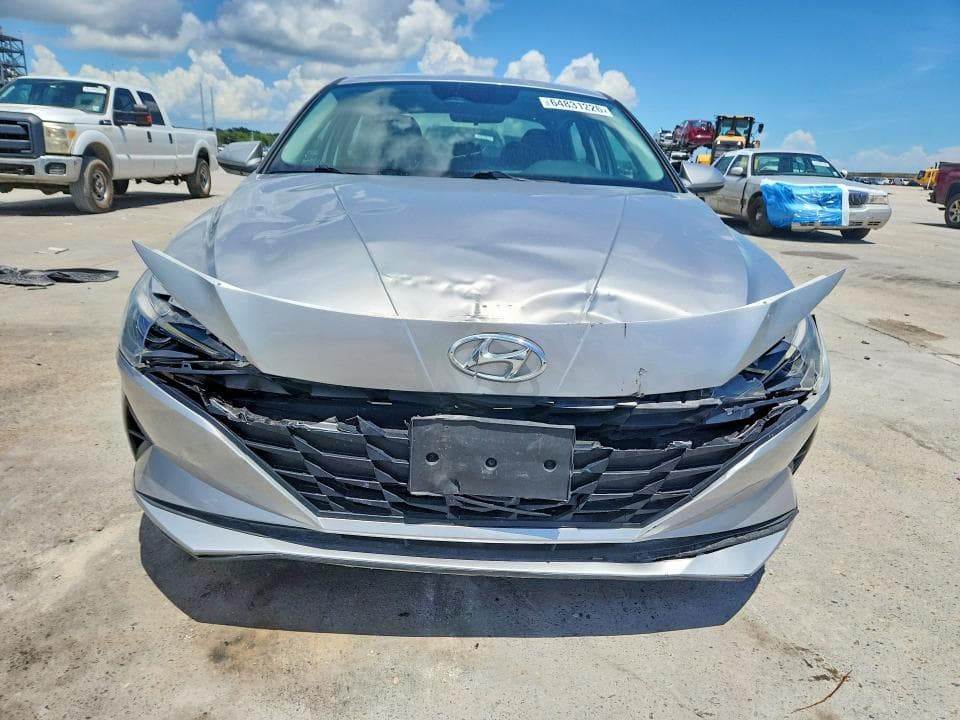 2023 HYUNDAI ELANTRA SE 5
